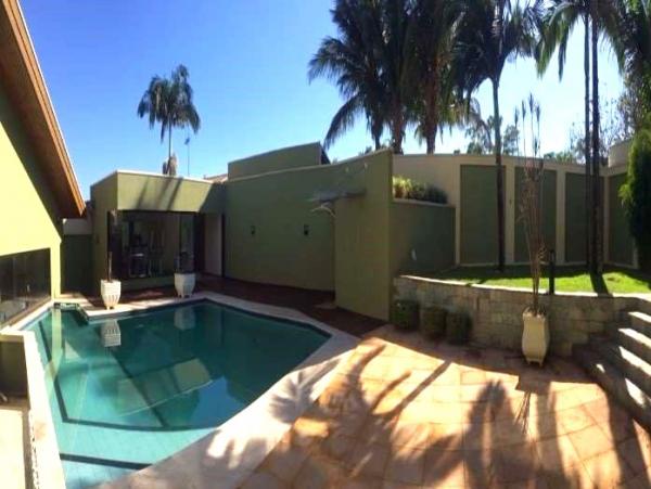 Casa com piscina no Condominio Vale Verde em Leme