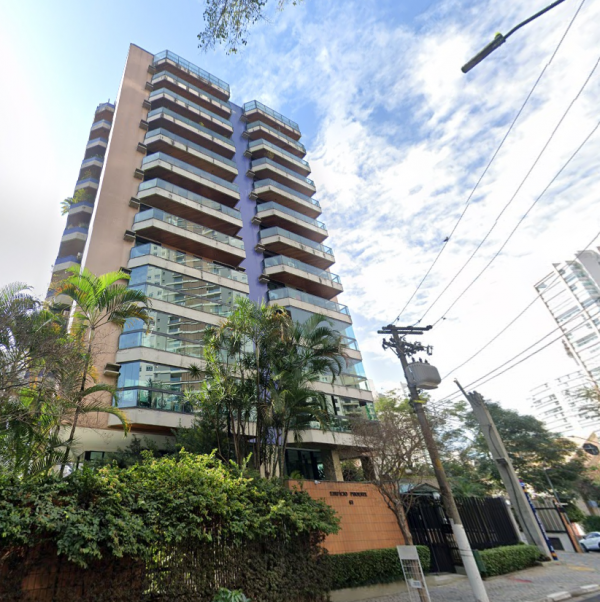 Apartamento duplex | 824,140m² de área privativa |