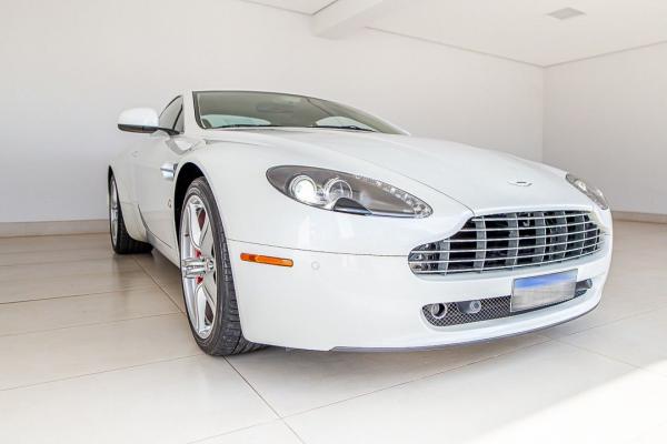 I/ASTON MARTIN V8 VANTAGE - 2010/2011