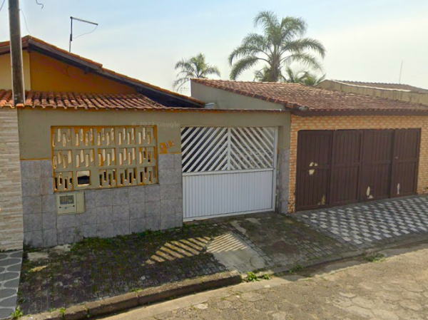 Casa em Mongaguá com  98,50m² | 02 quartos | 2 vagas de garagem |