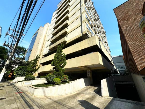 [EFEITOS SUSTADOS] Conjunto de 57m² | Ed. Doutor Sabin | Itaim Bibi